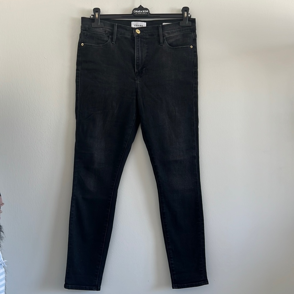 EUC Frame Le High Skinny Jeans in Black